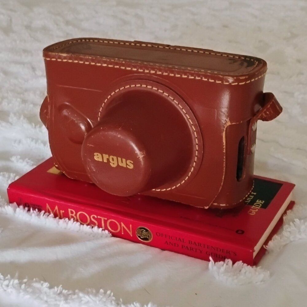 Vintage Argus Range Finder35 mm Camera - Picture 5 of 9